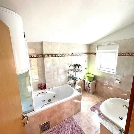 Apartament Toni *